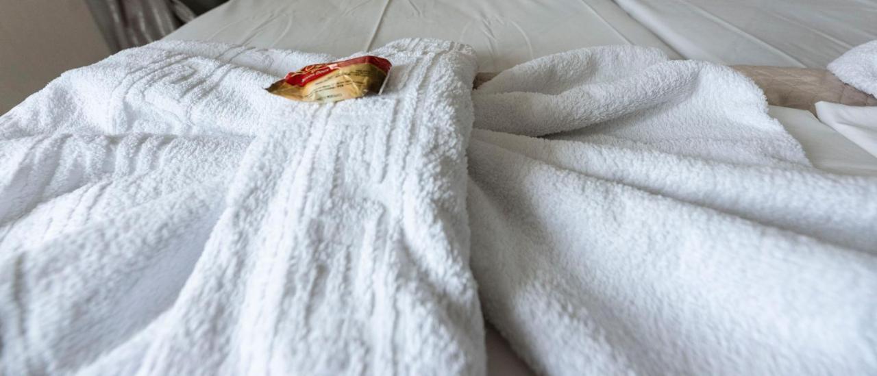 הרסוניסוס Helen Suites מראה חיצוני תמונה