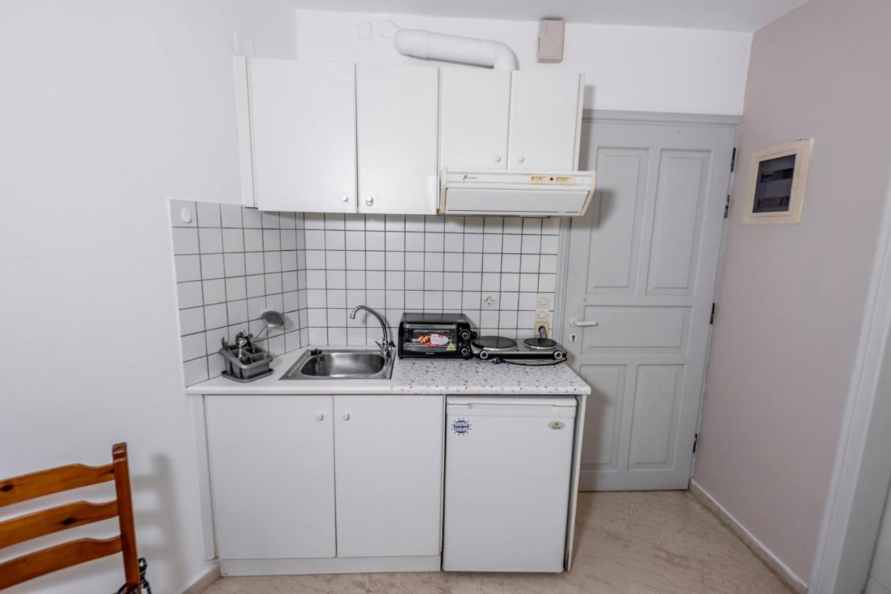הרסוניסוס Helen Suites מראה חיצוני תמונה